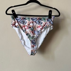 NWT DIPPIN DAISYS FLORAL BIKINI BOTTOMS